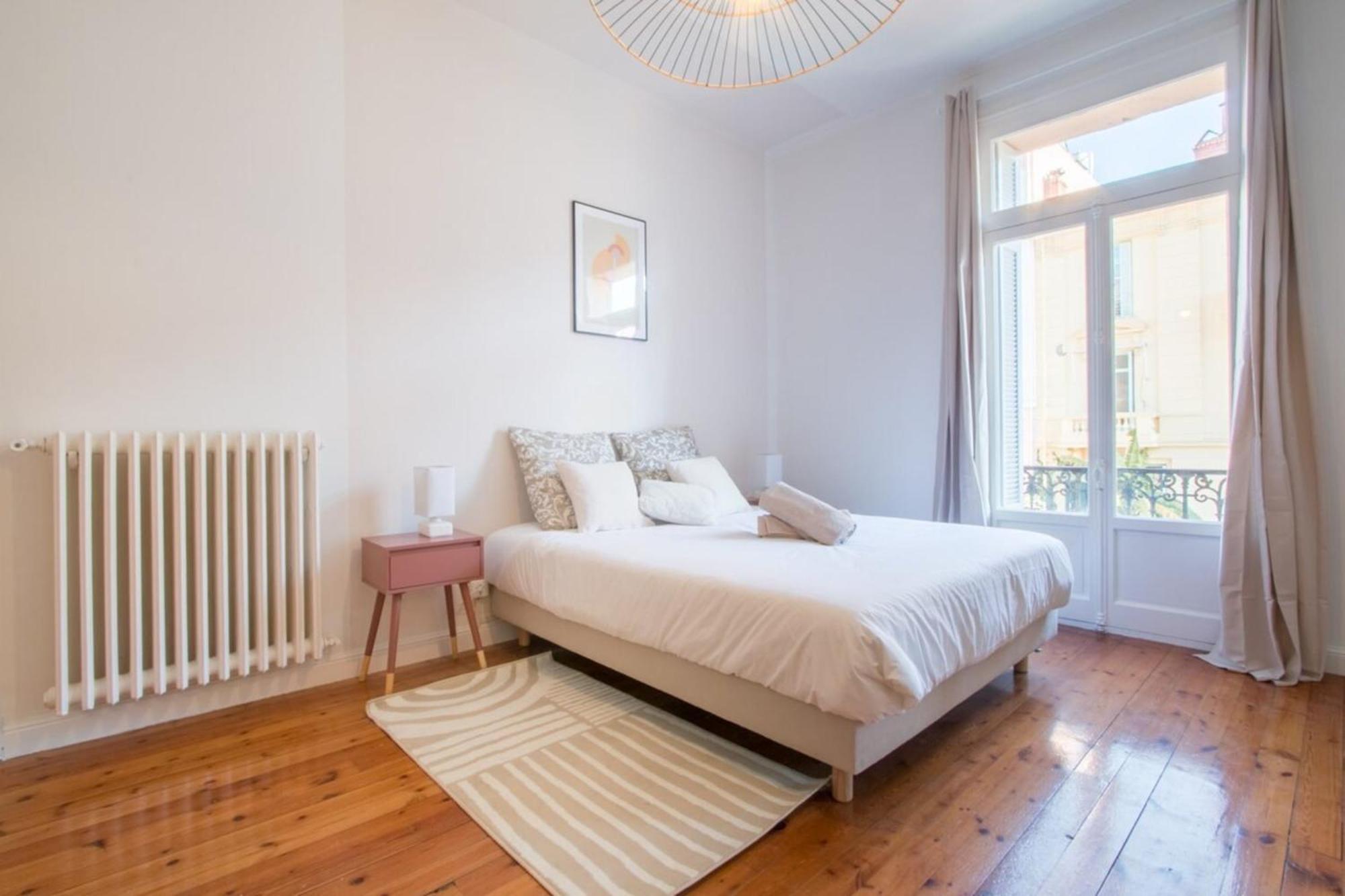 Spacious 2-Bedroom In The Centre Of Menton Exterior photo