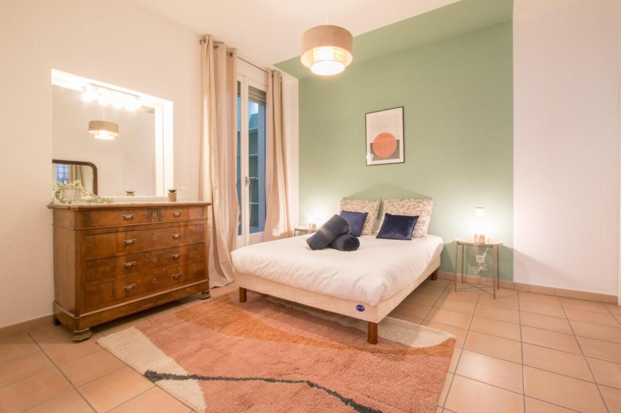 Spacious 2-Bedroom In The Centre Of Menton Exterior photo