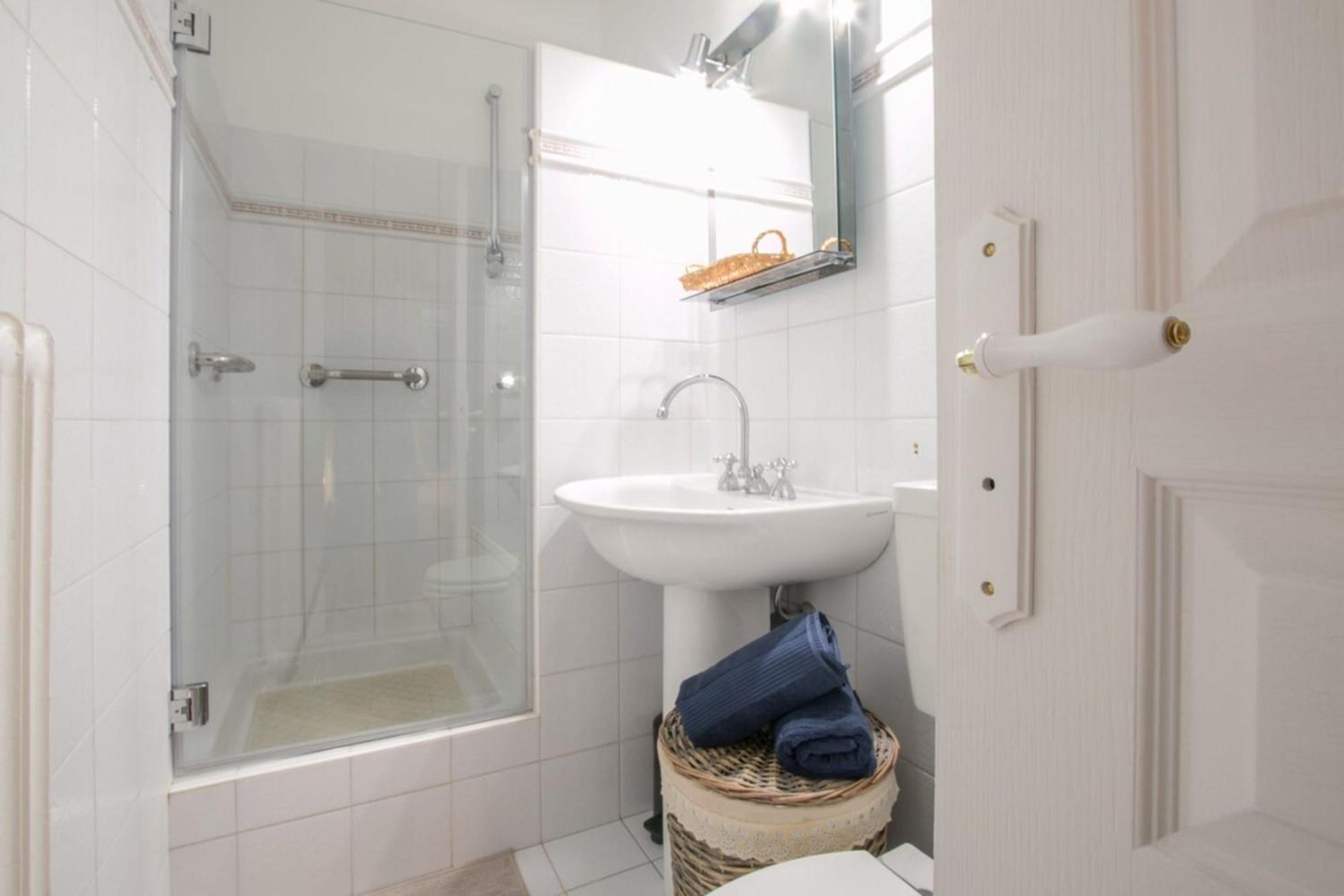 Spacious 2-Bedroom In The Centre Of Menton Exterior photo
